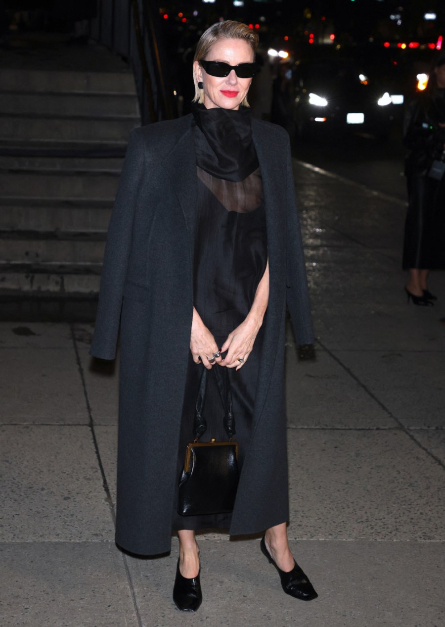 Ups, sve se videlo: Zbog golih grudi slavne plavuše svima su pale vilice FOTO