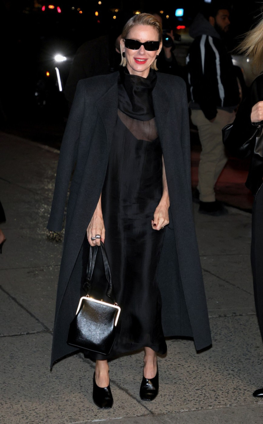 Ups, sve se videlo: Zbog golih grudi slavne plavuše svima su pale vilice FOTO