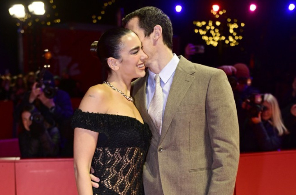 Seksi Albanka ne prestaje da provocira, ali svog verenika voli najviše na svetu FOTO