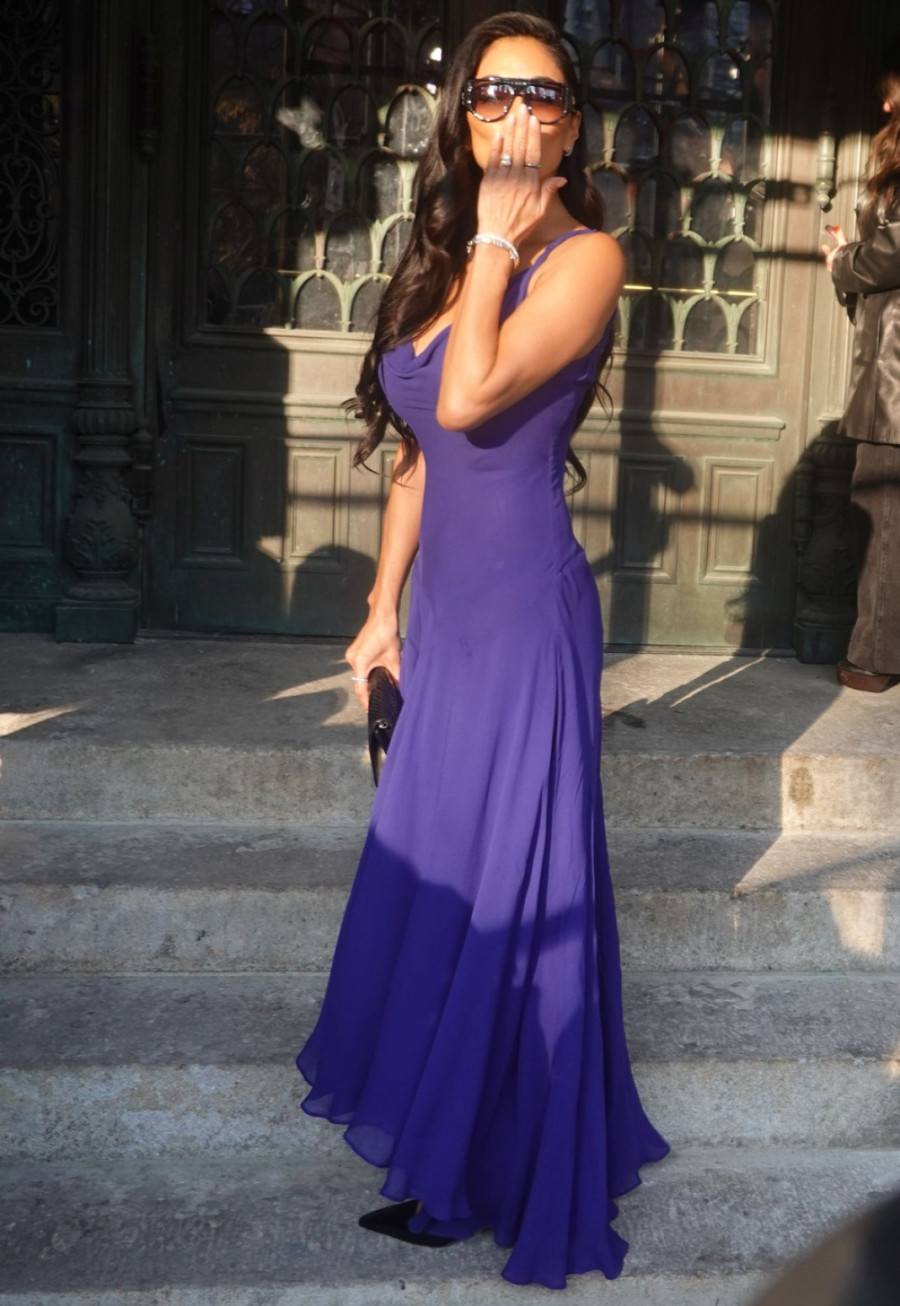 Najzgodnija crnka za promenu pokrila grudi: I opet je savršena FOTO