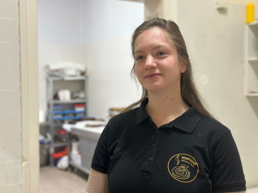 Tradiciju je prenela i na ćerke: Mira iz Čačka je majstor u razvijanju kora za domaću pitu FOTO