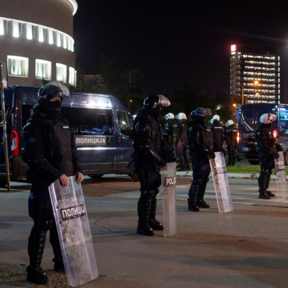 Javnost zgrožena: "Blokaderi mrze sve što je srpsko"; "Cilj je potpuno gašenje Srpske pravoslavne crkve"