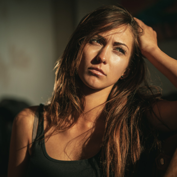 Zašto mlade žene sve više odustaju od veza?