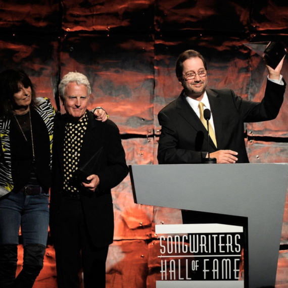 Preminuo pisac legendarnih pesama: Proslavio mnoge svetske zvezde VIDEO