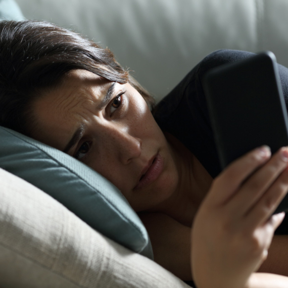 Kako izgleda zdrav raskid veze? Ne špijunirajte bivšeg na mrežama