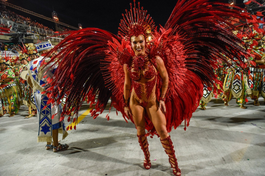 Devojka zvezde Reala zapalila karneval u Riju: Svi su gledali njene raskošne obline FOTO/VIDEO