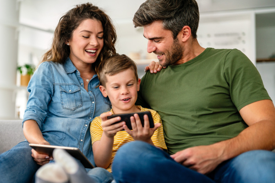 Osam navika koje deca sigurno pokupe od svojih roditelja