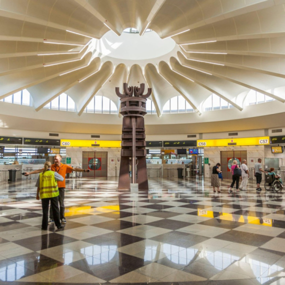 Snežni kolaps u Beču: Međunarodni aerodrom zatvoren, otkazano na desetine letova