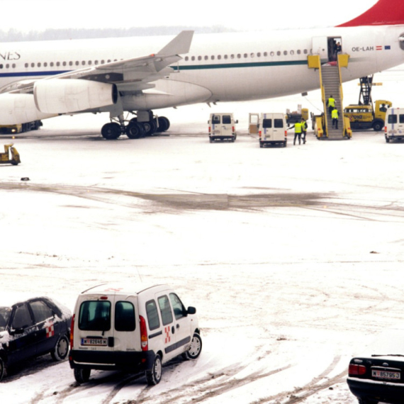 Snežni kolaps u Beču: Međunarodni aerodrom zatvoren, otkazano na desetine letova