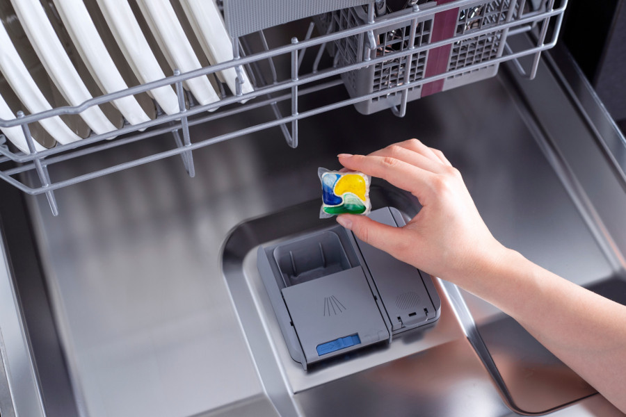 Jedini ispravni način slaganja mašine za sudove: Pet osnovnih pravila