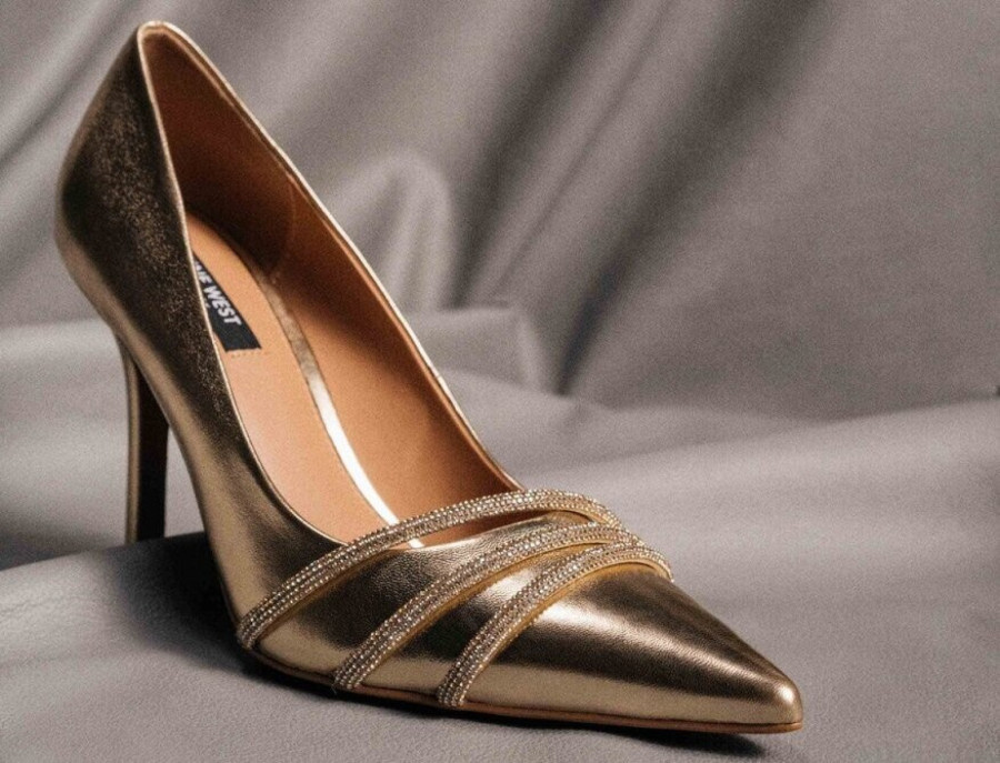 Saveti stilista – koje boje najbolje idu uz zlatne cipele?