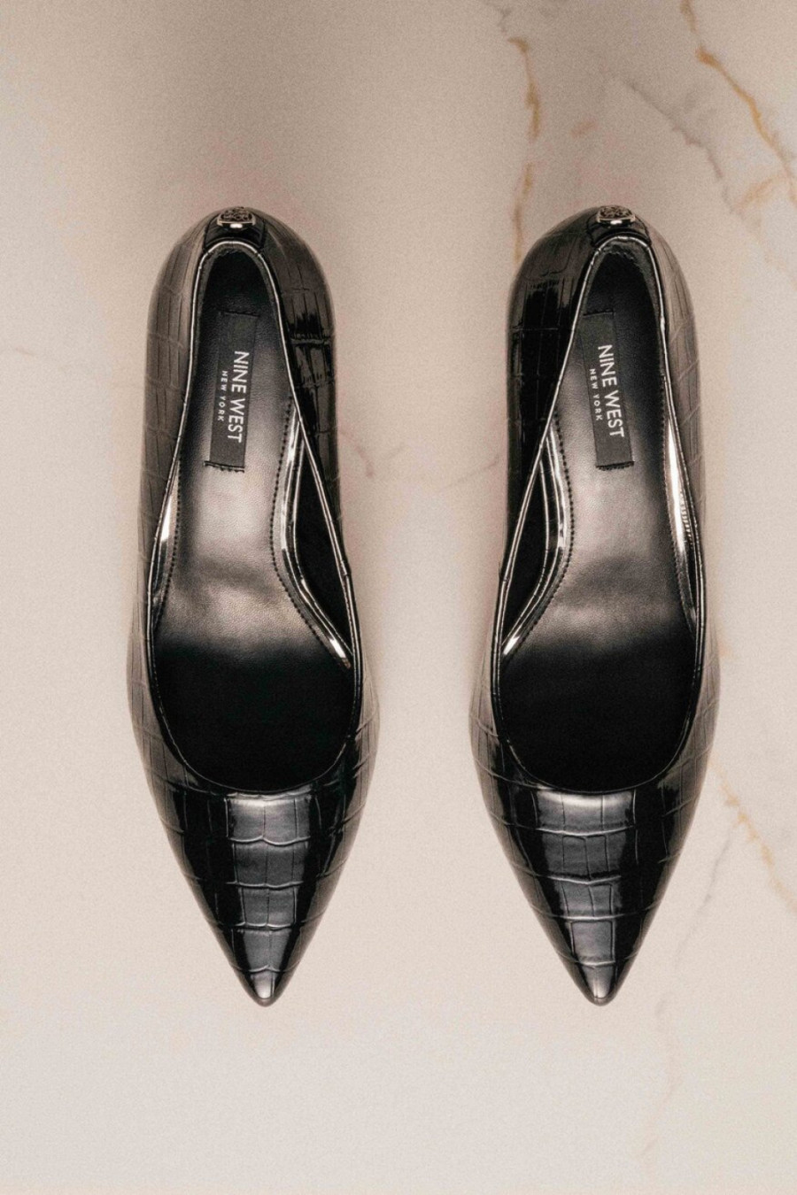 Saveti stilista – koje boje najbolje idu uz zlatne cipele?