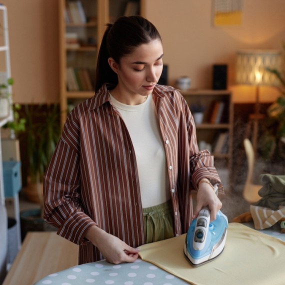 Jednostavan trik za savršeno ispeglane košulje: Treba vam samo ovaj kuhinjski predmet