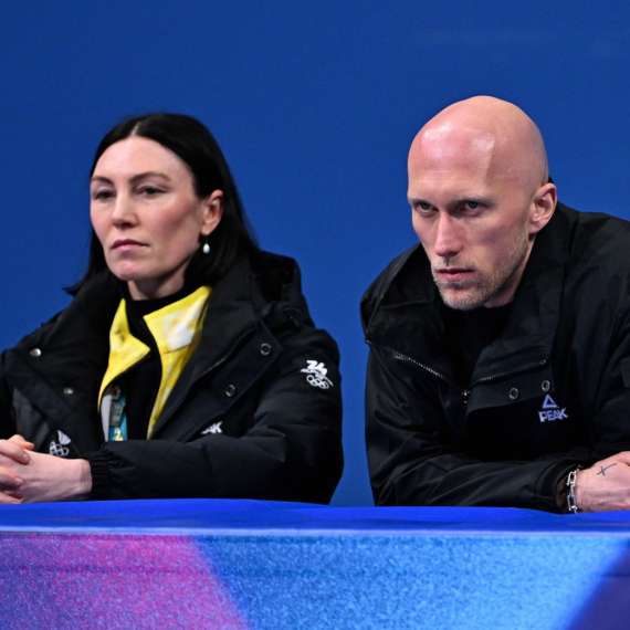 Ko je visoki, vitki i ćelavi muškarac koji je opčinio svet na ZOI? FOTO/VIDEO