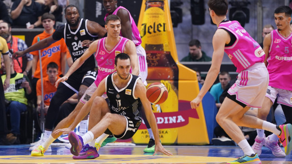 Šok u Nišu: Mega razbila Partizan za finale KRK posle haosa, prekida i pražnjenja "Čaira" VIDEO