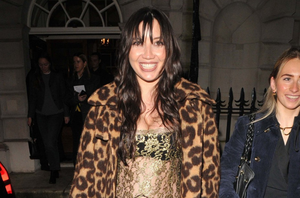 Gola haljina za hot mamu: Manekenka pokazala trudnički stomak FOTO