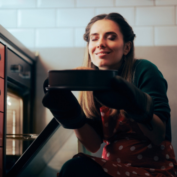 U hladnu rernu stavite "malo čudo" i neprijatni mirisi će nestati kao od šale