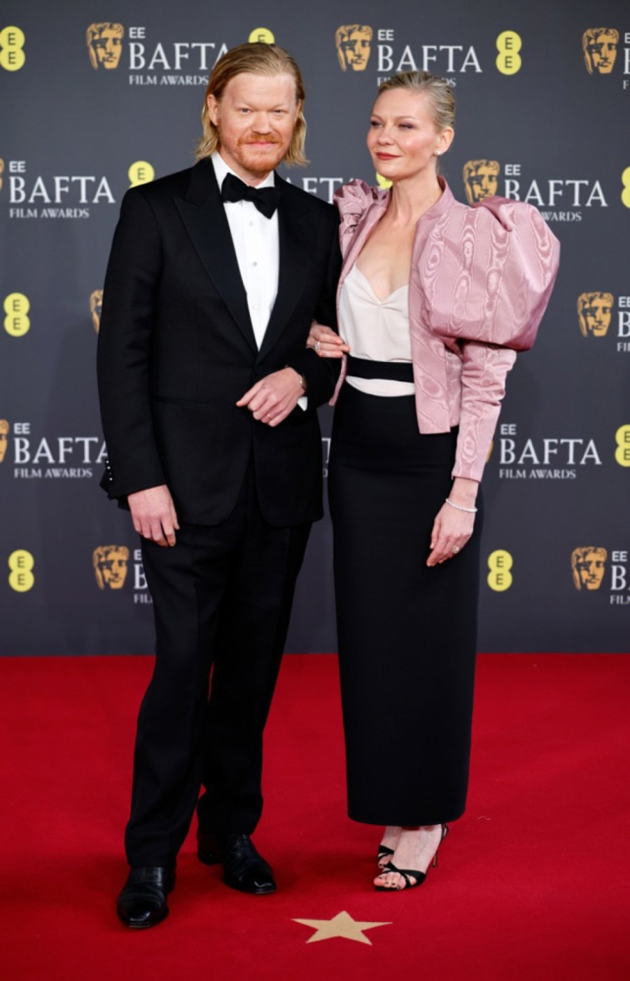 Slavnoj glumici suknja pukla pred svima, milimetri su je delili od katastrofe FOTO/VIDEO