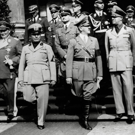 Pronađene Musolinijeve beleške o Hitleru: Policija ih hitno konfiskovala