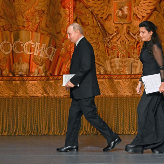 Putinova omiljena novinarka šokirala javnost novim izgledom: "Oprostite mi za sve" VIDEO