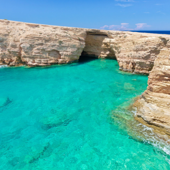 Ove godine zabranjeno postavljanje ležaljki na plažama u Grčkoj