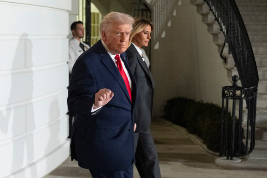 Poslovni stil dobija novu dimenziju – ali samo kada savršeno odelo obuče Melanija Tramp FOTO