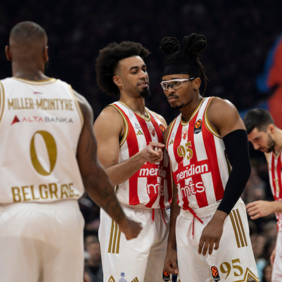 Kraj treće četvrtine: Batler "rešeta" – Zvezda vodi