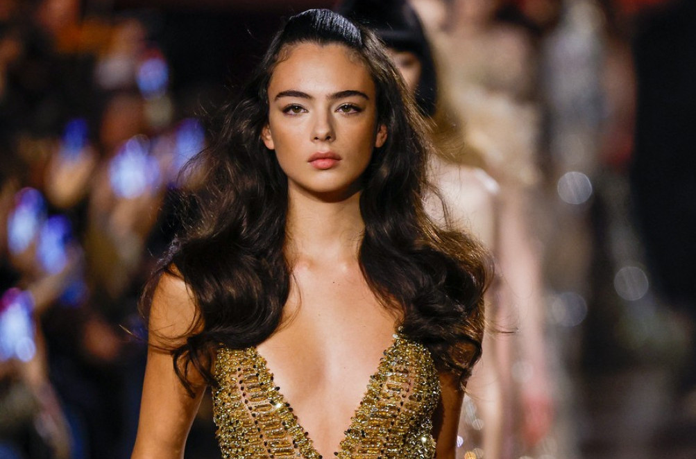 Ćerka Monike Beluči se skinula u donji veš i očarala sve VIDEO