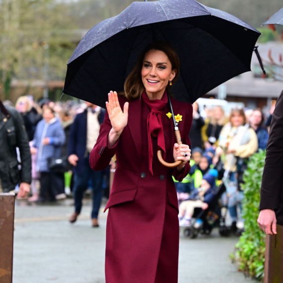 Modna kraljica je samo jedna: Savršeni kaput postoji i nosi ga Kejt Midlton FOTO