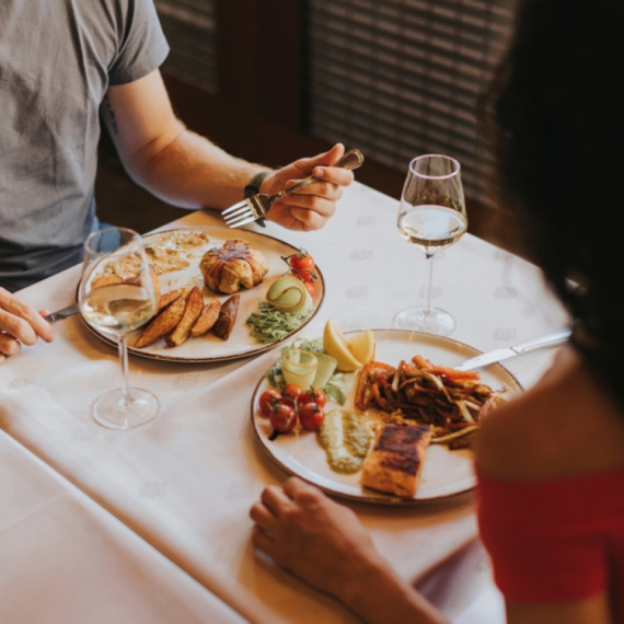 Koliko košta večera za dvoje u Evropi? Najjeftinije i najskuplje zemlje, evo gde je Srbija