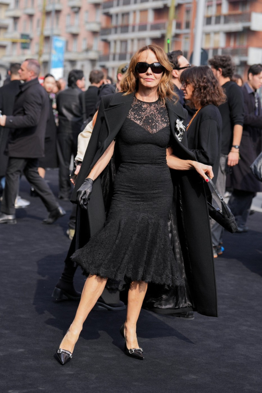 Zvezda Emili u Parizu je u 7. deceniji, ali joj niko ne veruje: Ova čipka govori suprotno FOTO