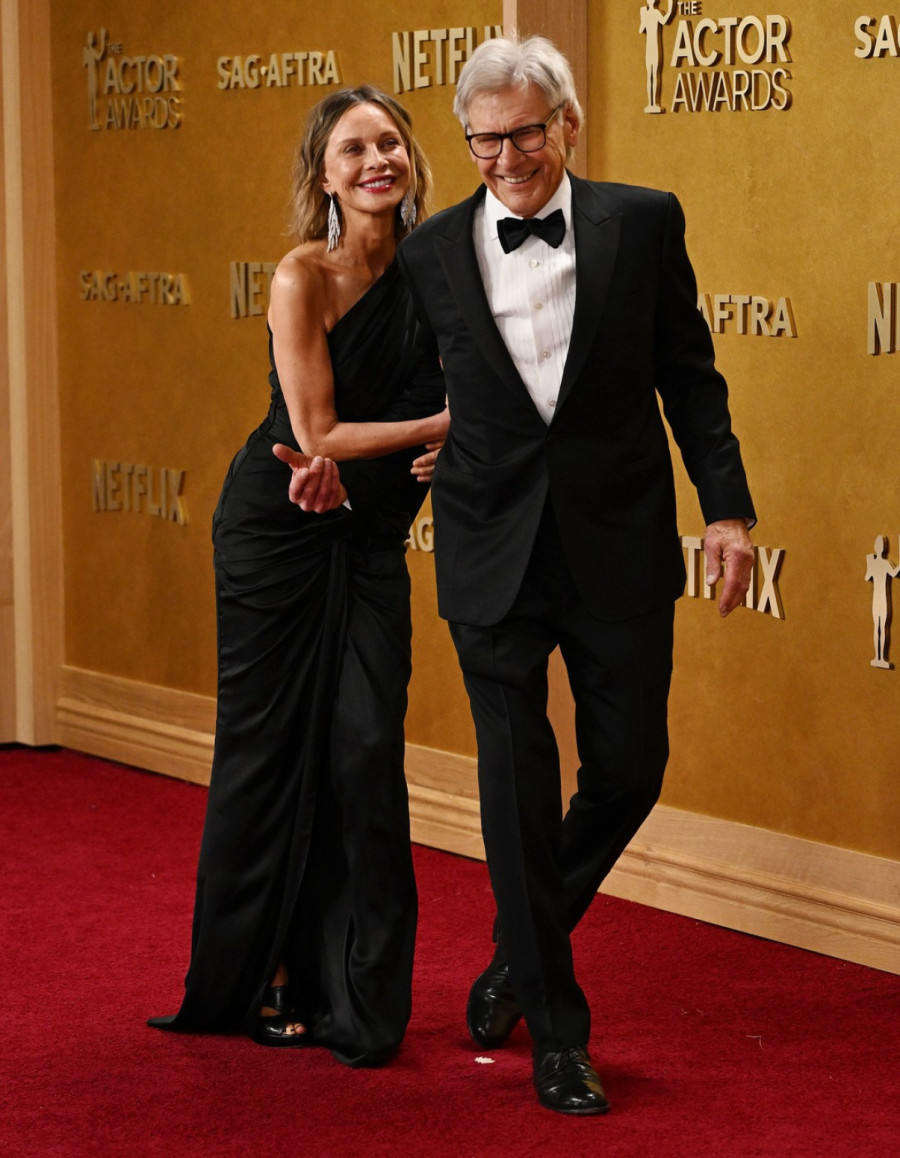 Ljubav jača od 22 godine razlike: Slavni glumac ne ispušta ruku svoje lepotice FOTO/VIDEO