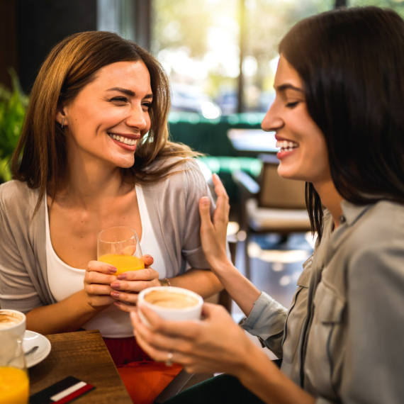 Slobodno tračarite, znamo da volite: Ovo je 5 razloga zašto je zapravo korisno