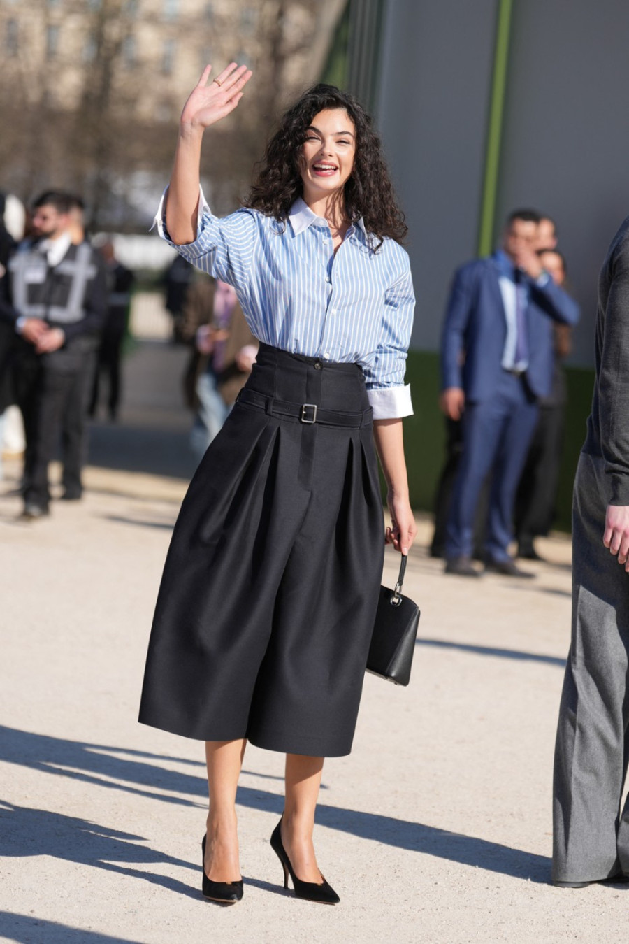 Prava mamina lepotica: Prelepa ćerka Monike Beluči blista u šik kombinaciji FOTO