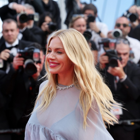 "Ne osuđujte žene koje vole mlađe muškarce – to je normalno"