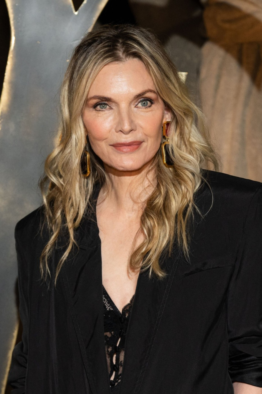 Niko kao holivudska zavodnica: U 68. žari i pali u čipki i neće da stane FOTO