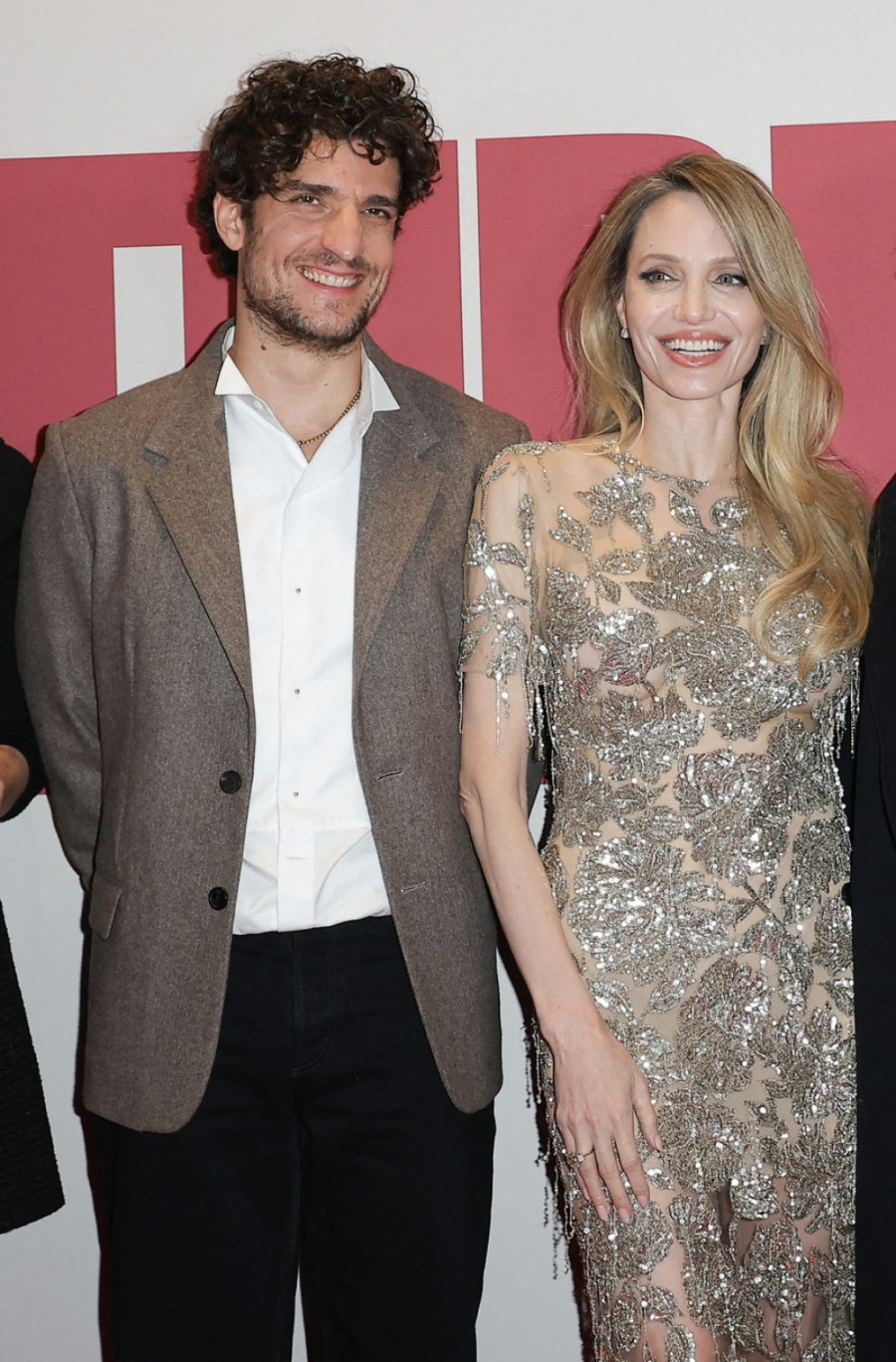 Zgodan, mlađi od nje i (još uvek) oženjen: Anđelina Džoli konačno ima dečka?