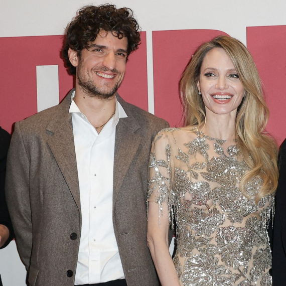 Zgodan, mlađi od nje i (još uvek) oženjen: Anđelina Džoli konačno ima dečka?