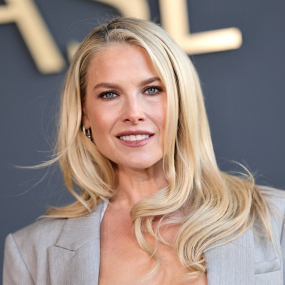 Pogledajte dobro, ima 50 godina: "Gospode, daj mi neki lek da starim kao ova žena" FOTO/VIDEO