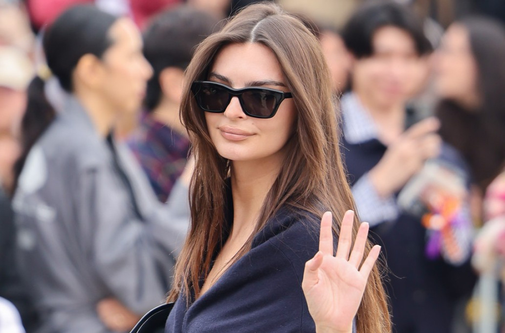 Nikad dosta njenih golišavih izdanja: Pokazala grudi usred bela dana FOTO/VIDEO