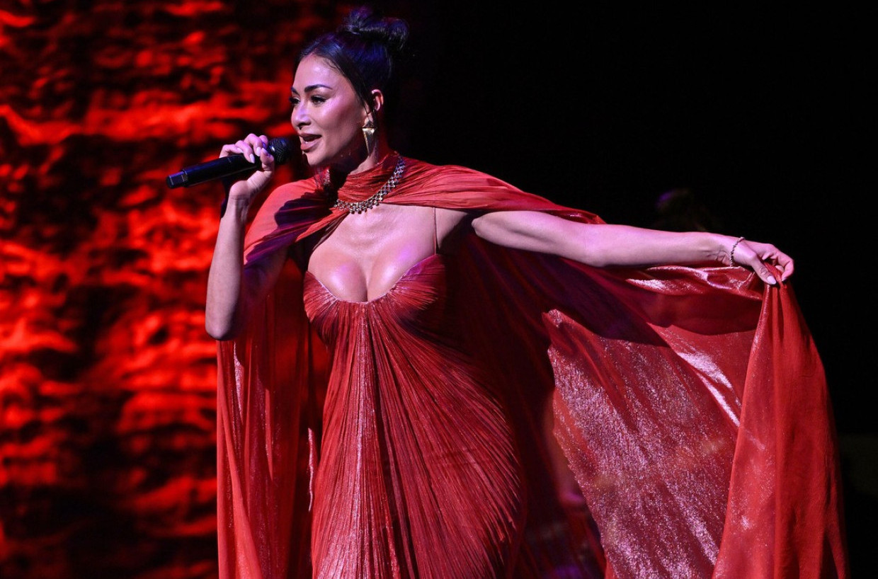 Da li može vatrenije od ovoga? Naravno, bujne grudi su uvek u prvom planu FOTO