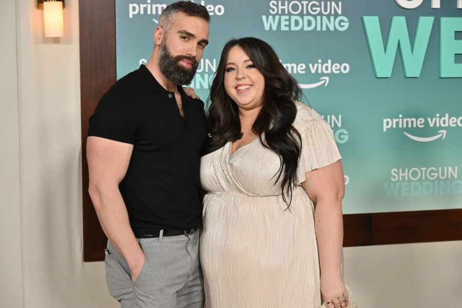 Govore joj da se više potrudi oko mišićavog muža, a nju baš briga FOTO