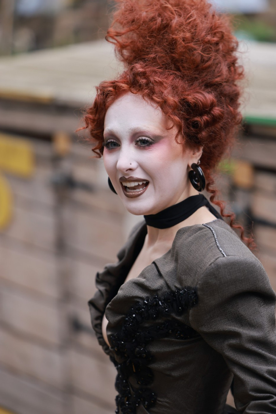 Prvo je pokazala gole grudi, a sada pozadinu: Šta je sledeće? FOTO/VIDEO