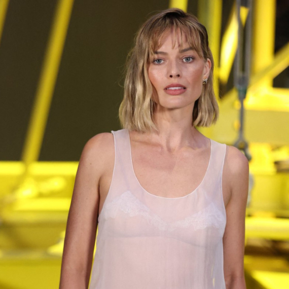 Toliko je lepa, da joj baš sve stoji – pa i nova frizura FOTO