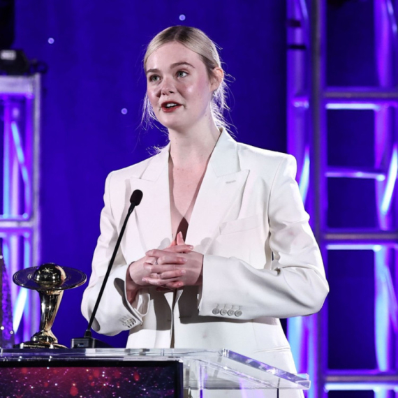 Na crveni tepih bez majice: Ispod sakoa nosi detalj koji košta 2.500 evra FOTO