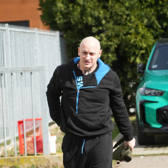 Podneta krivična prijava protiv muškarca koji je uneo jagnje na nastup Desingerice VIDEO