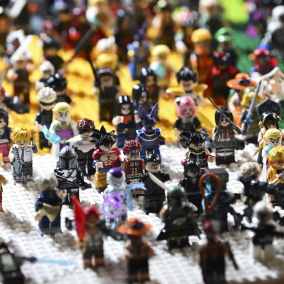 "Lego rat" zapalio mreže: Tramp pritiska dugme, rakete lete ka Bliskom istoku VIDEO