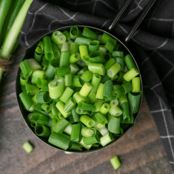 Prolećna namirnica puna vitamina: Mnogi je redovno jedu, a ni ne znaju koliko je zdrava