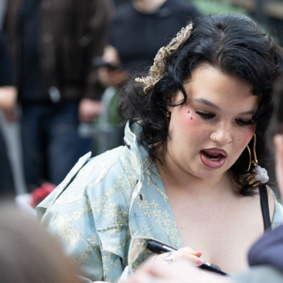 Pevačica se srušila na bini, pa priznala da se predozirala: "Šta je trebalo, da umrem?"