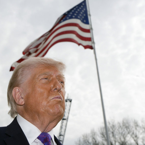 Iz Irana stižu urnebesne šale na Trampov račun: Predstavljen kao pirat i pop zvezda VIDEO